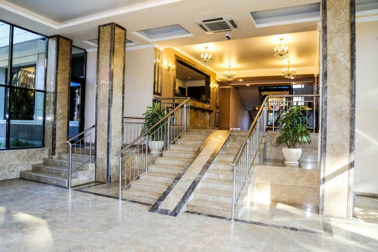 Grand Hotel Gagra Exterior foto
